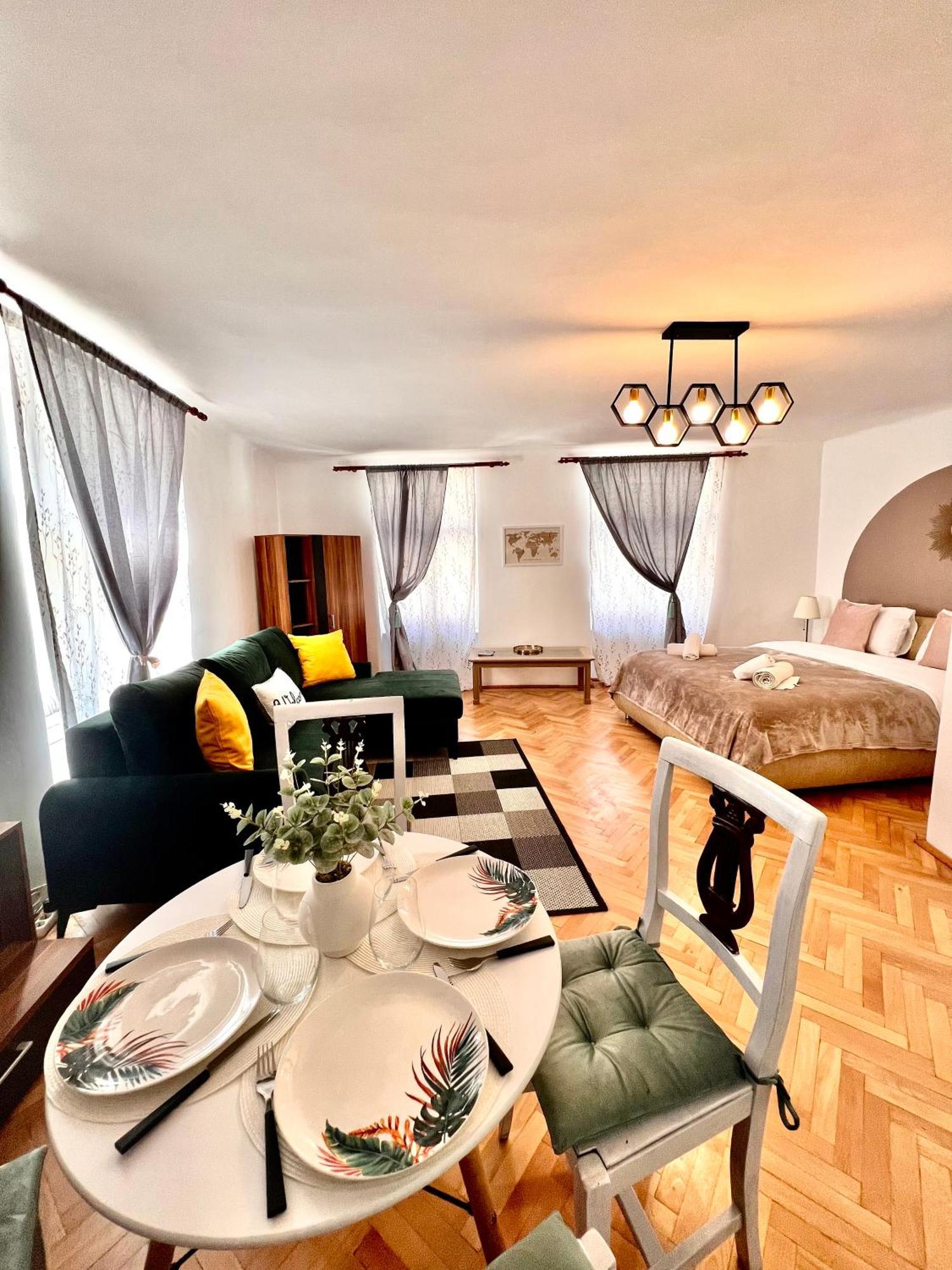 Old Town City Center Apartments Brassó Kültér fotó