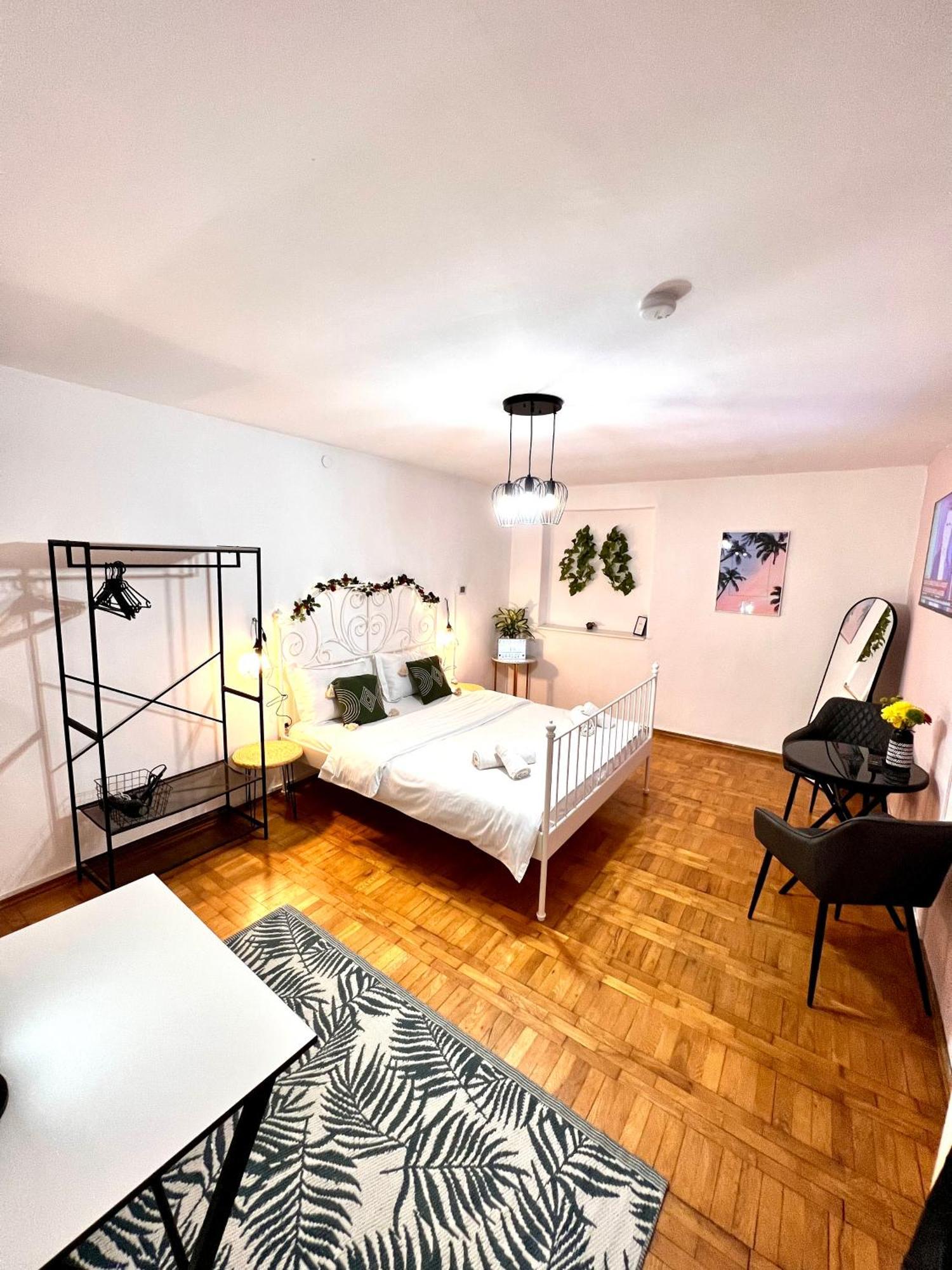 Old Town City Center Apartments Brassó Kültér fotó