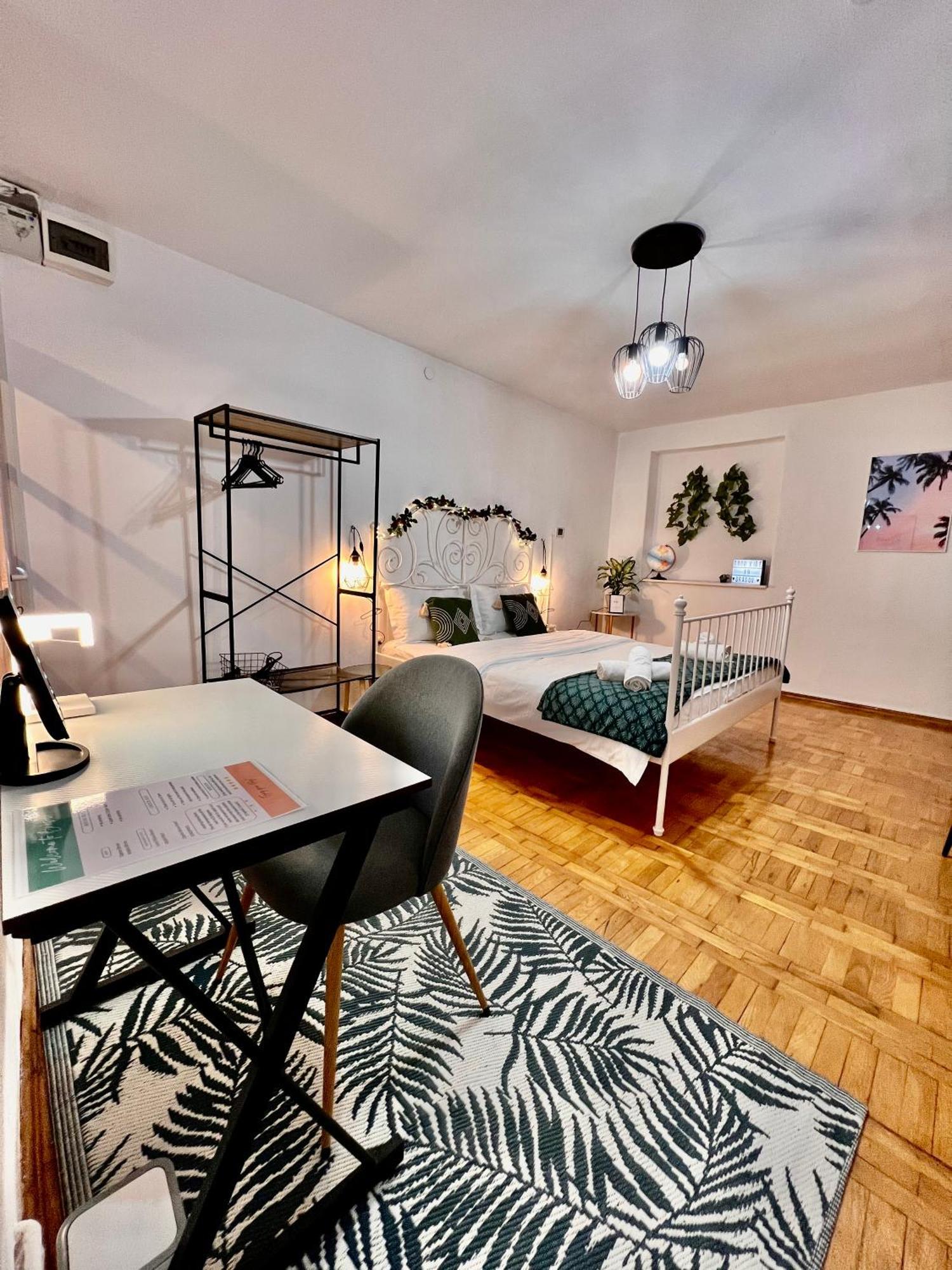 Old Town City Center Apartments Brassó Kültér fotó